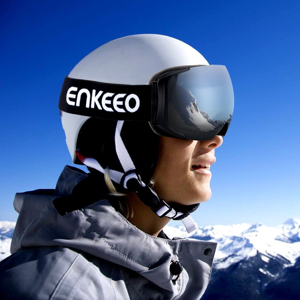 mujer utilizando gafas de esquí Enkeeo