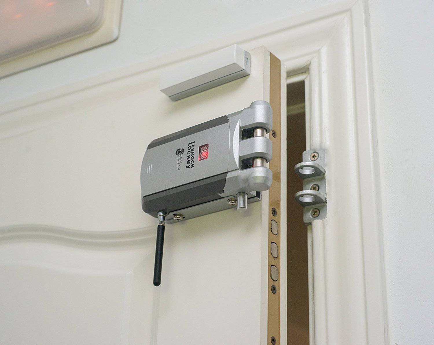 Cerradura electrónica Remock Lockey instalada en una puerta 